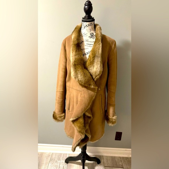 Elegant Tan Coat with Faux Fur Trim - Picture 1 of 8